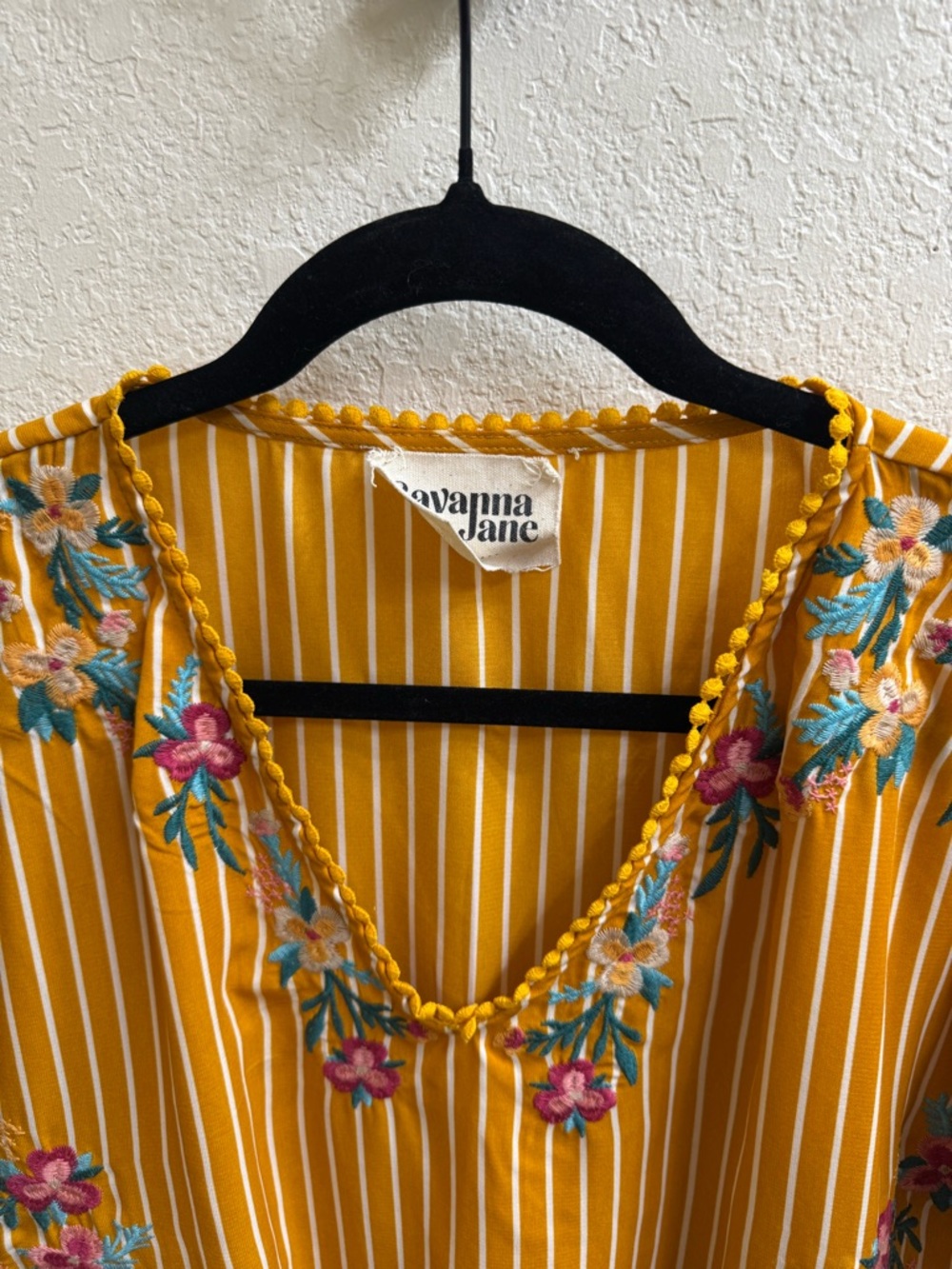 Savanna Jane Cute Mustard Yellow Striped Embroidered V-Neck Top Size S - Picture 2 of 8